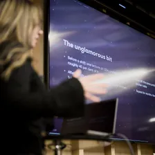 Diana Silva presenting at the NN1 Dev Club #13